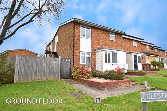 2 Bedroom Maisonette For Sale In Colestrete, Stevenage, SG1