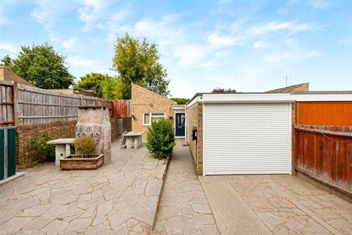 3 Bedroom Bungalow For Sale In Knaves Hill, Leighton Buzzard, Bedfordshire, LU7