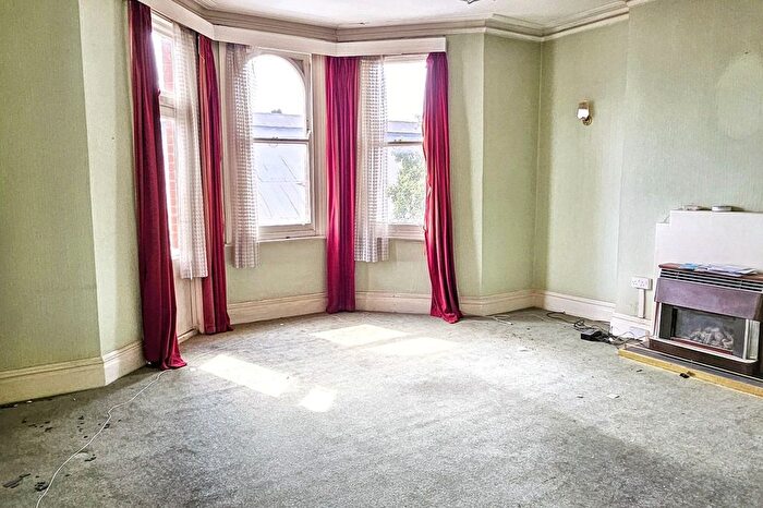 2 Bedroom Flat For Sale In Delaware Road, London, W9