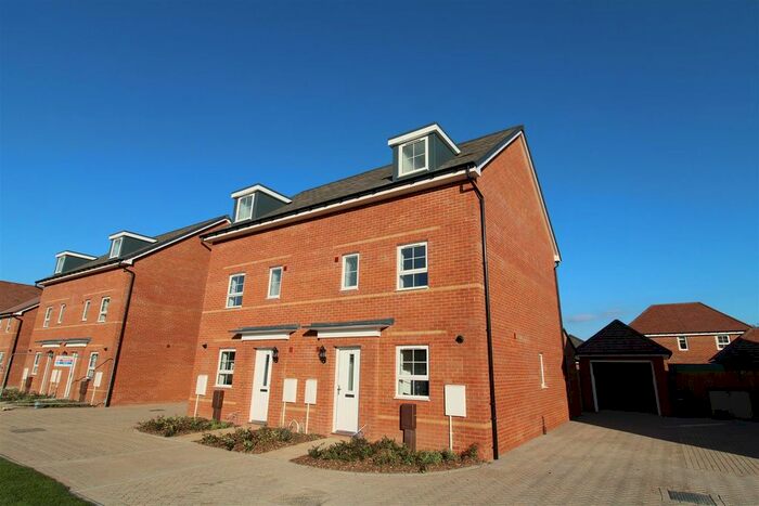 4 Bedroom Semi-Detached House To Rent In Belpher Gardens, Emsworth, Hampshire, PO10