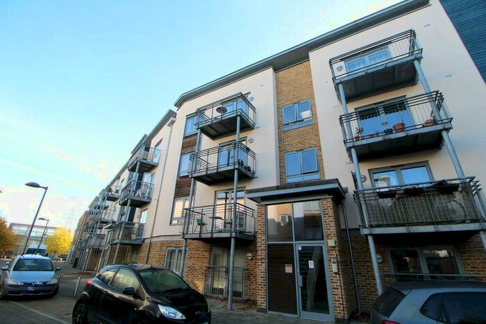 2 Bedroom Apartment To Rent In Quayside Drive, CO2