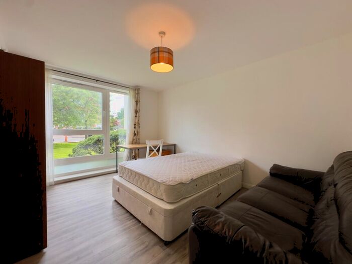 3 Bedroom Flat To Rent In Hanson Park, Dennistoun, Glasgow, G31