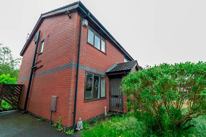 2 Bedroom Semi-Detached House To Rent In Edgemoor Close, Watersheddings, Oldham, OL4