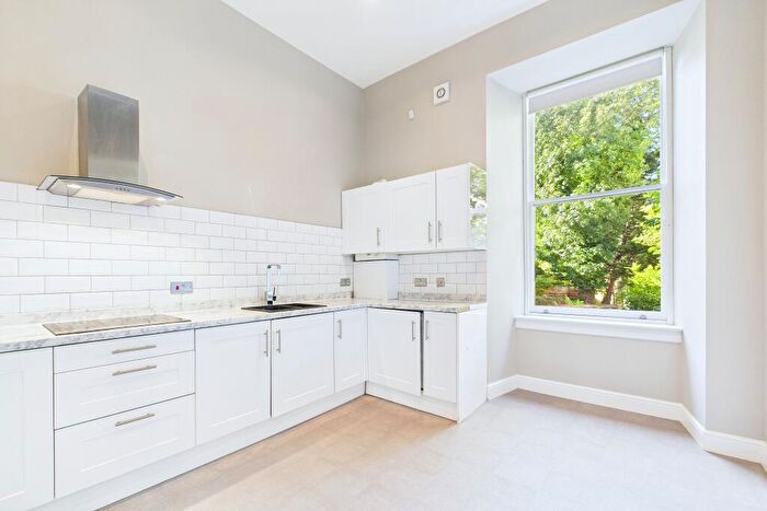 2 Bedroom Flat To Rent In /, Kilmarnock Road, Glasgow, G41