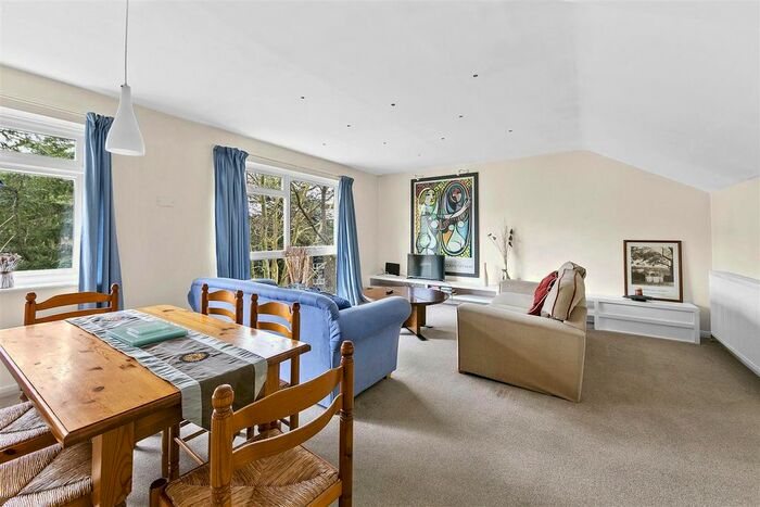 3 Bedroom Flat To Rent In Fairfax Road, Teddington, TW11