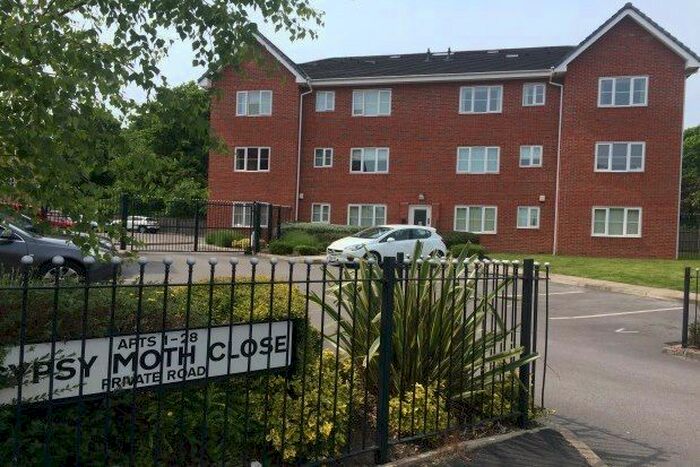 2 Bedroom Flat To Rent In Gipsey Moth Close, Altrincham, WA15