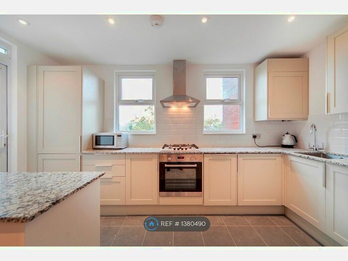 1 Bedroom Flat To Rent In Knollys Road, London, SW16