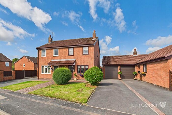 3 Bedroom Semi-Detached House For Sale In Kedleston Close, Stretton, DE13