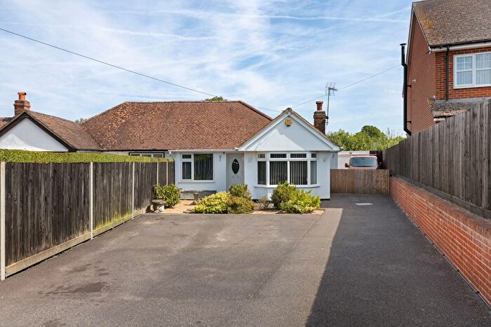 2 Bedroom Bungalow For Sale In Carfax Avenue, Farnham, GU10