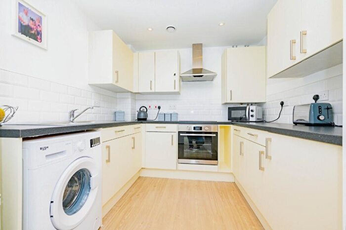 2 Bedroom Flat For Sale In Cornflower Drive, LU5
