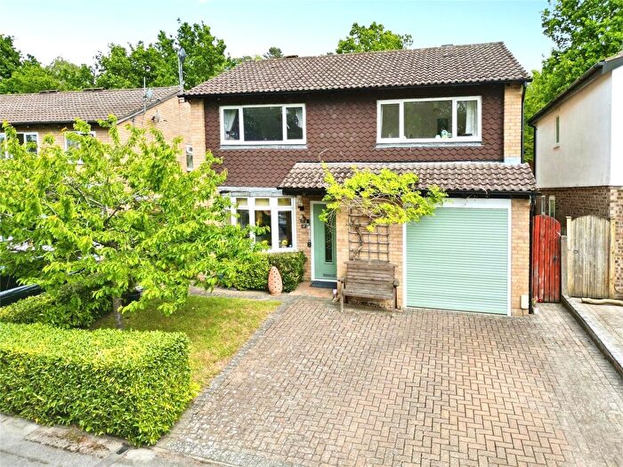 4 Bedroom Detached House For Sale In Peterhouse Close, Owlsmoor, Sandhurst, Berkshire, GU47