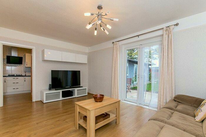 4 Bedroom Semi-Detached House To Rent In Oldfield Road, Sutton, Surrey, SM1