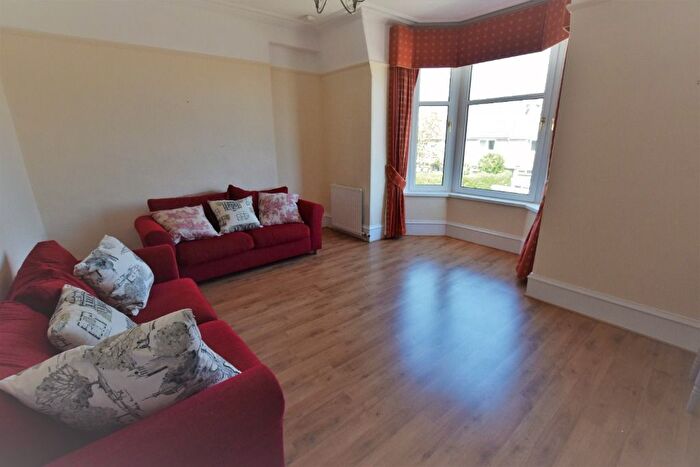 3 Bedroom Flat To Rent In Clifton Place, Hilton, Aberdeen, AB24