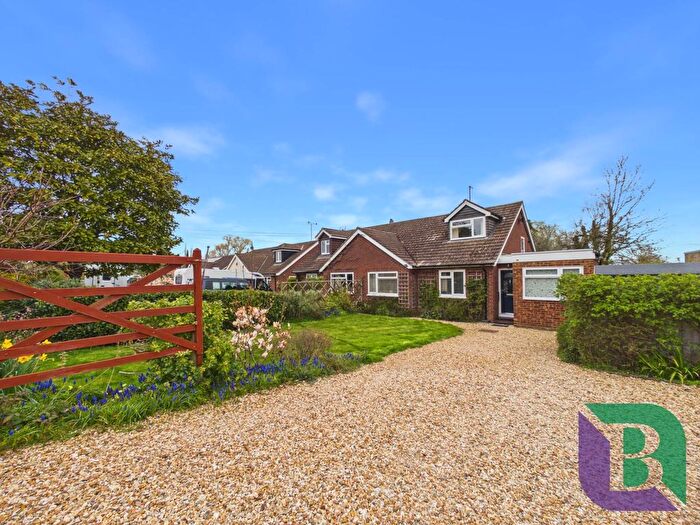 4 Bedroom Semi Detached House For Sale In Salford Road, Milton Keynes, MK17