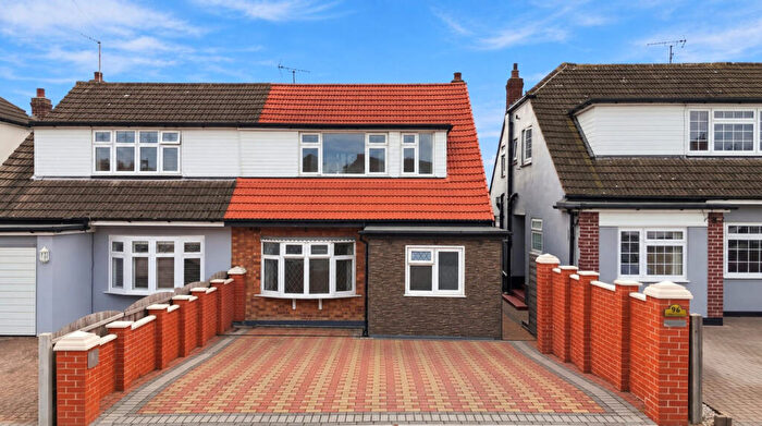 4 Bedroom Semi-Detached House For Sale In Springwater Road, Leigh-on-sea, SS9