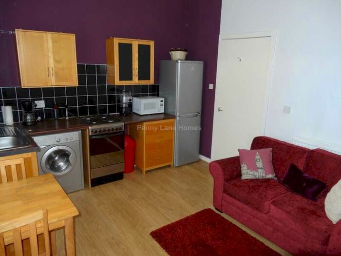 2 Bedroom Flat To Rent In Well Street, Paisley, PA1