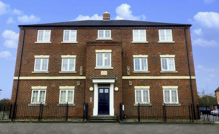 2 Bedroom Apartment To Rent In Warbler Close, Aylesbury, Bucks, HP19