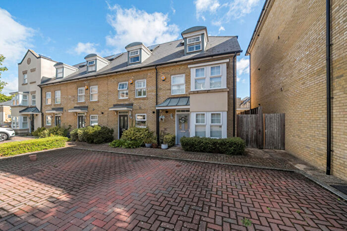 4 Bedroom End Of Terrace House For Sale In Mackintosh Street, Bromley, BR2