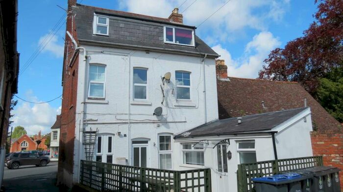 1 Bedroom Flat To Rent In Barn Street, Marlborough, SN8