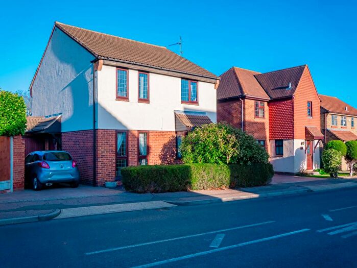 4 Bedroom Detached House For Sale In Green Lane, Leigh-On-Sea, SS9