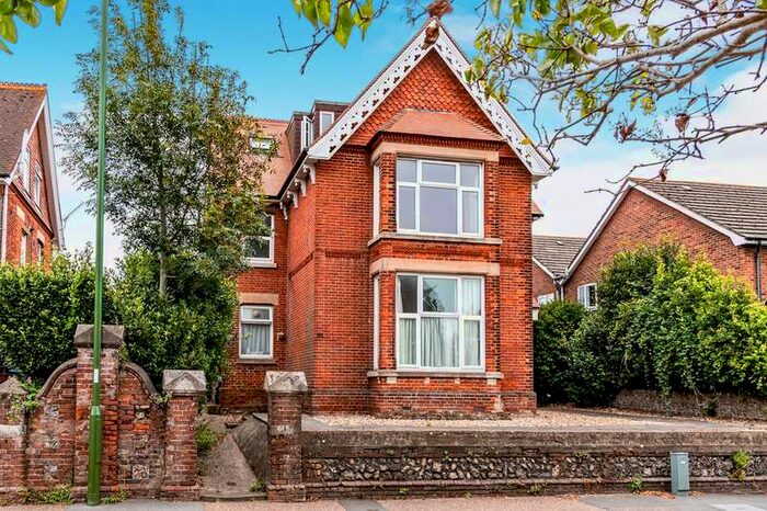 2 Bedroom Flat To Rent In Arundel Road - Littlehampton, BN17