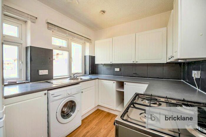 1 Bedroom Flat To Rent In Mungo Park Road, Rainham, RM13