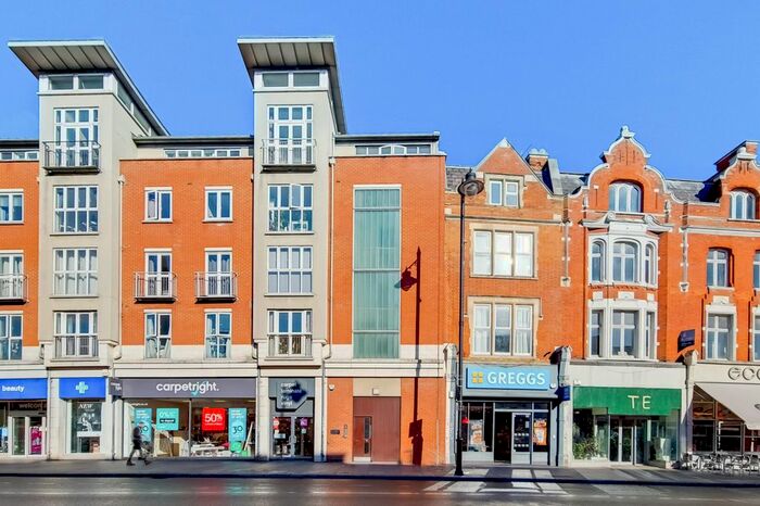 2 Bedroom Flat To Rent In Clapham High Street, London, SW4