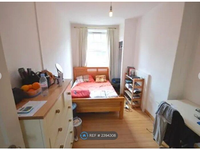 3 Bedroom Flat To Rent In Tompion House, London, EC1V