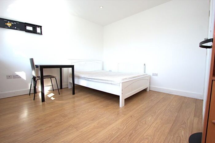 Studio To Rent In Windmill Road, London, N18