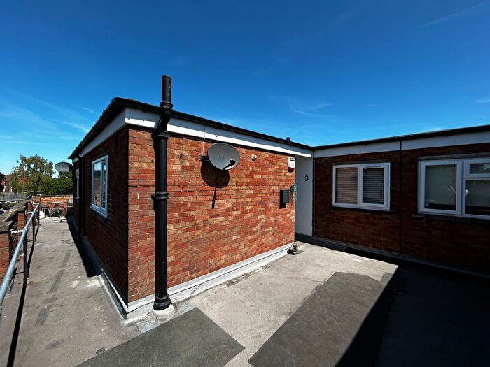 2 Bedroom Flat To Rent In High Street South, Dunstable, LU6