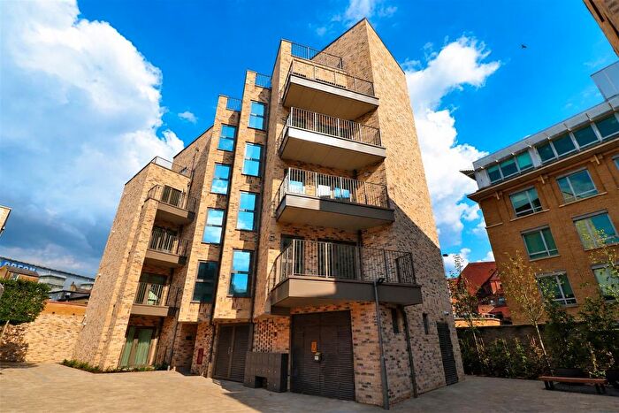 2 Bedroom Flat To Rent In Dalloway House, Randalls, UB8