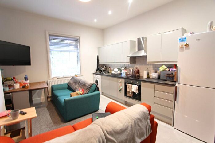 2 Bedroom Apartment To Rent In Wharncliffe Road, Sheffield, S10