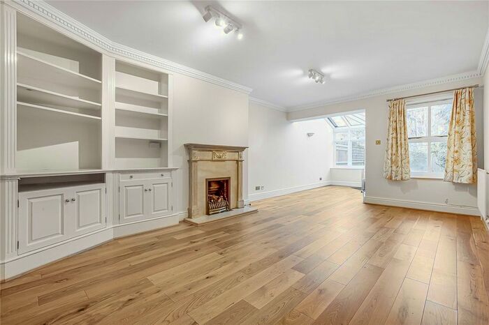 4 Bedroom Terraced House To Rent In Fernbank Mews, London, SW12