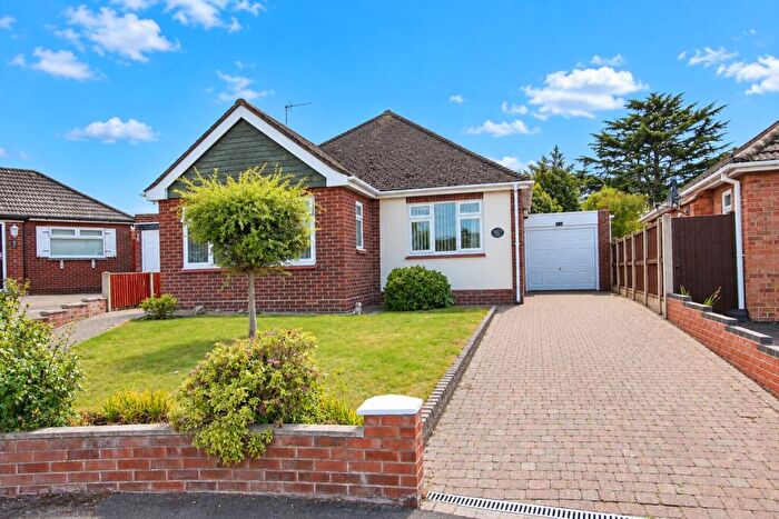2 Bedroom Bungalow For Sale In Merrymount Gardens, Clacton On Sea, CO15