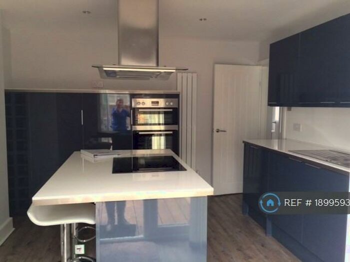 3 Bedroom Maisonette To Rent In The Broadway, Cheam, Sutton, SM3