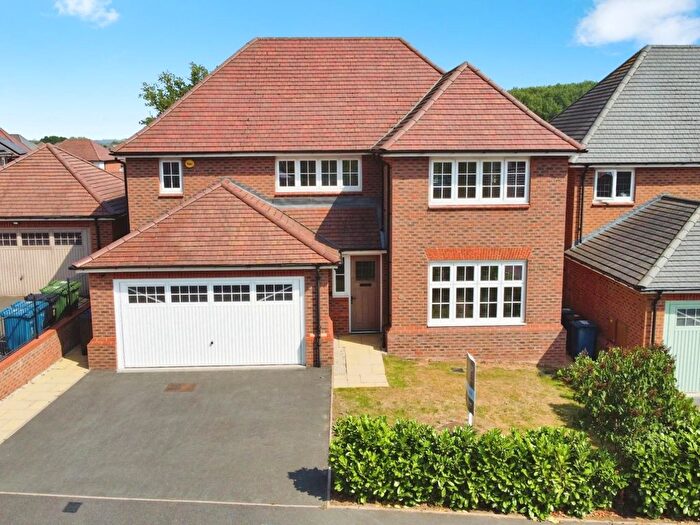 4 Bedroom Detached House For Sale In Alstonefield Close, Amington, Tamworth, B77