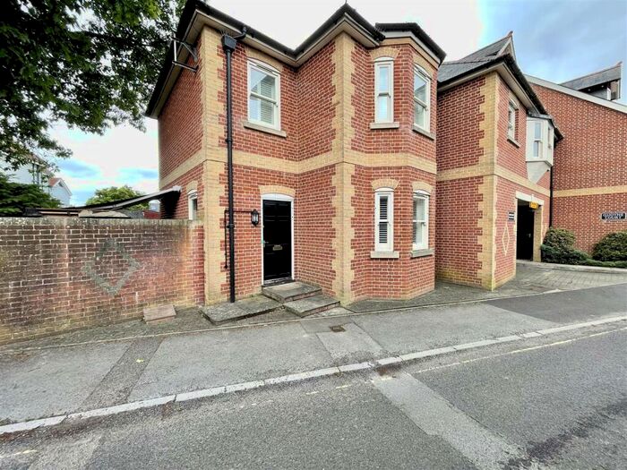 3 Bedroom House To Rent In Duttons Road, Romsey, SO51