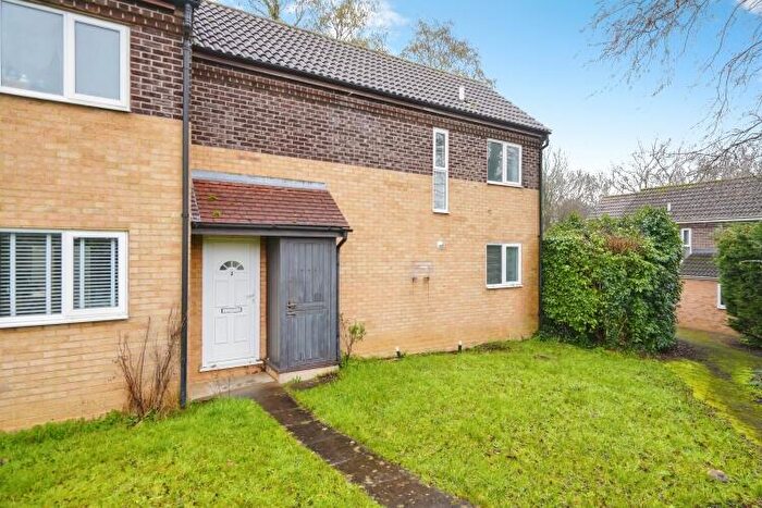 3 Bedroom Semi Detached House To Rent In Acacia Walk, Banbury, OX16