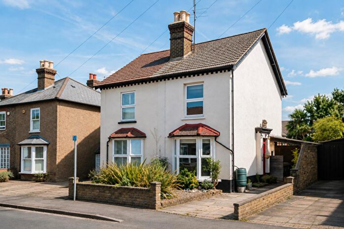 3 Bedroom House For Sale In Sutton Grove, Sutton, SM1