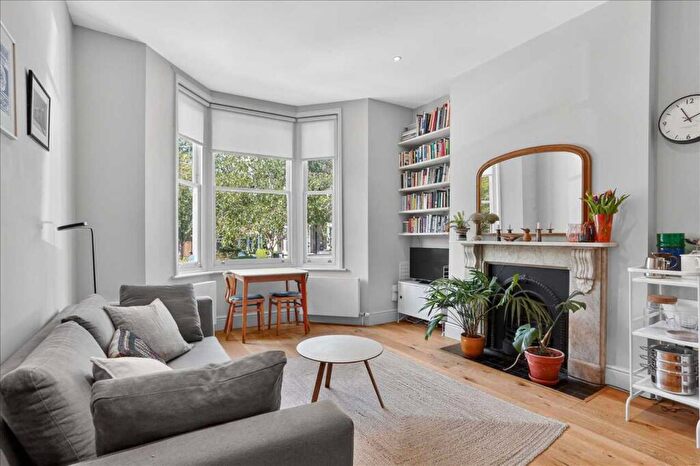 2 Bedroom Flat For Sale In Huddleston Road, London, N7