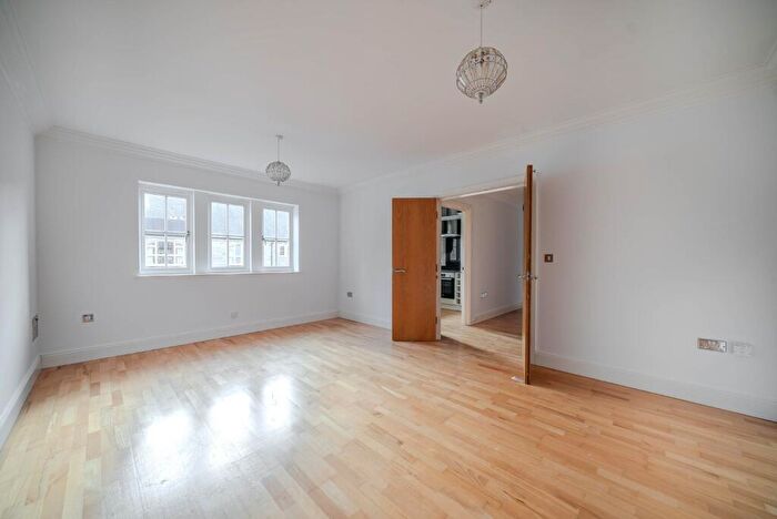 2 Bedroom Flat For Sale In Micklethwaite Steps, Wetherby, Uk, LS22