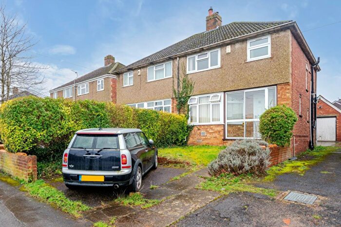 3 Bedroom Semi-Detached House For Sale In Kennington, Oxford, OX1