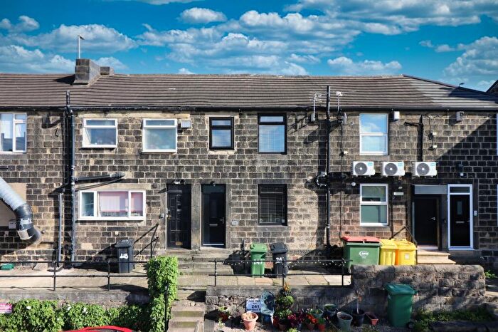 2 Bedroom Flat To Rent In New Road Side, Horsforth, Leeds, West Yorkshire, LS18