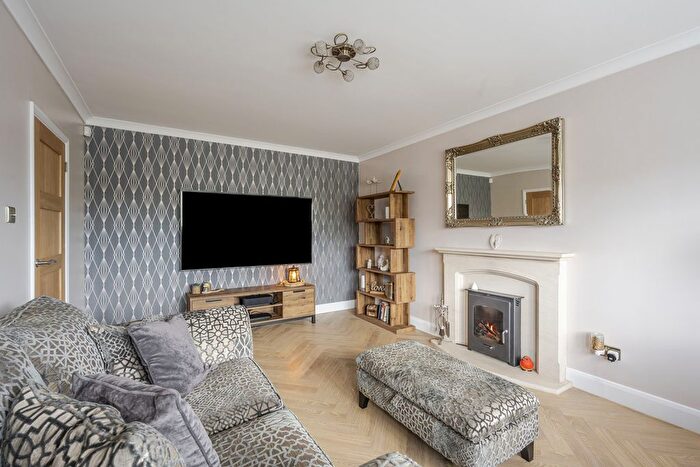 4 Bedroom Detached House For Sale In Gardiners Lane North, Billericay, CM11