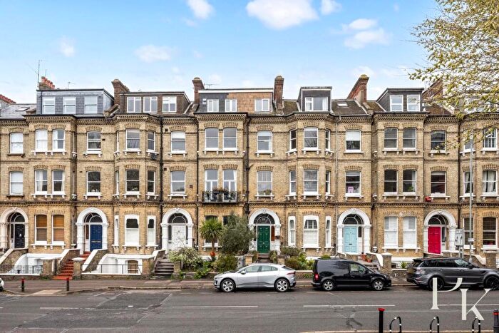 2 Bedroom Apartment For Sale In Cromwell Road, Hove, BN3