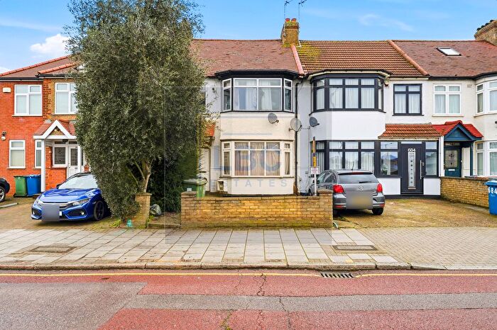 2 Bedroom Flat For Sale In Kenton Road, Kenton, HA3