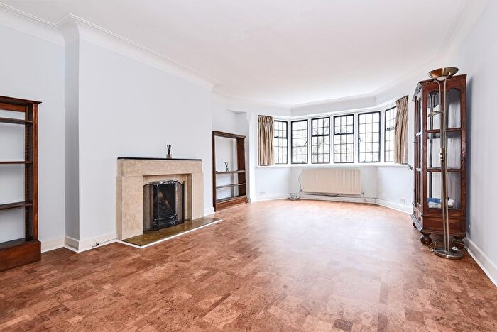 3 Bedroom Flat To Rent In Portsmouth Road, Putney, London, SW15