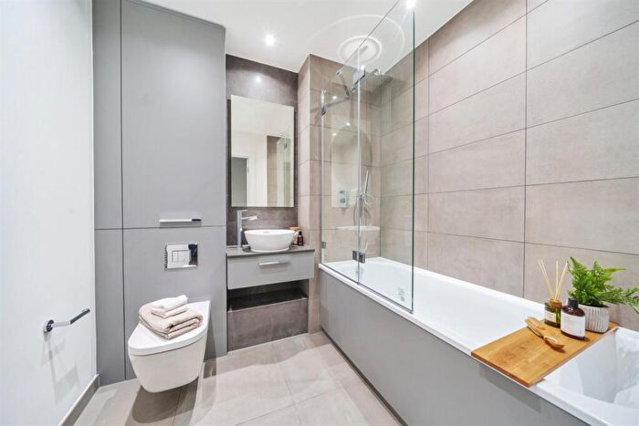 1 Bedroom Flat To Rent In Bed, Th Floor, Ouse, Refinery House In Anchors Point, E16