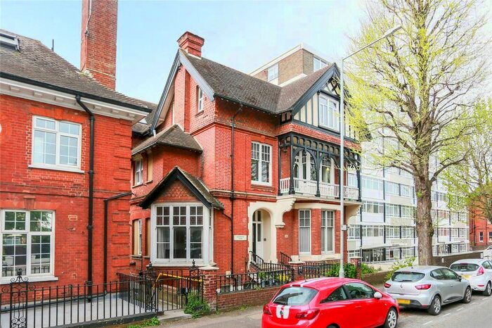 2 Bedroom Flat To Rent In Cromwell Road, Hove, BN3