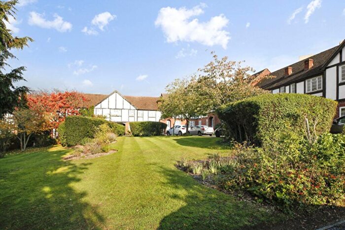 2 Bedroom Maisonette To Rent In Arlington Lodge, Monument Hill, Weybridge, KT13